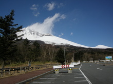 富士山をぐるりと（６）　登山道くっきりと
