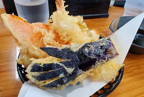 うどんも美味しいけど天ぷらも負けず美味しい