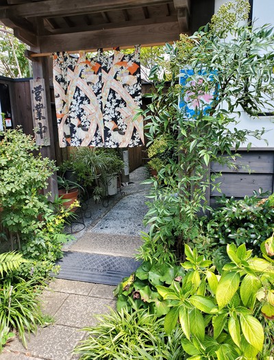 昨日のランチ、これだけのおかずは家では作れない。