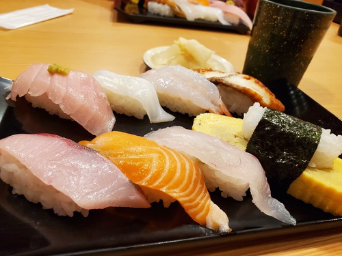今日は安くて美味しい、にぎり寿司ランチ
