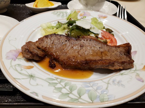 大人気の日替わりロースステーキランチを食べた～～