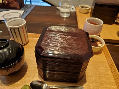 今日のランチは、風呂敷に包まれていた。