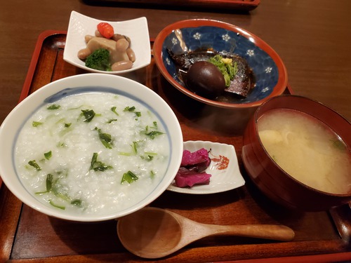 朝の七草がゆが夕食になってしまった。