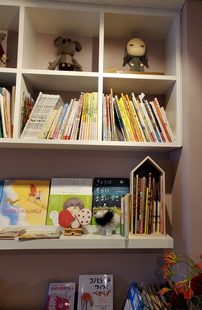 大人も癒される絵本屋さん