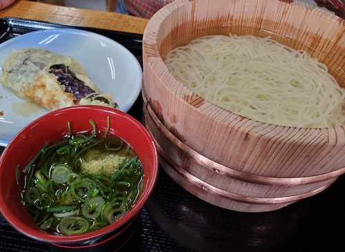 やはり、温かいのはそうめんよりうどんが好き！
