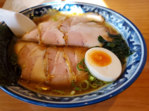 山村ラーメンと徳島ラーメン、二人の好みが違う。