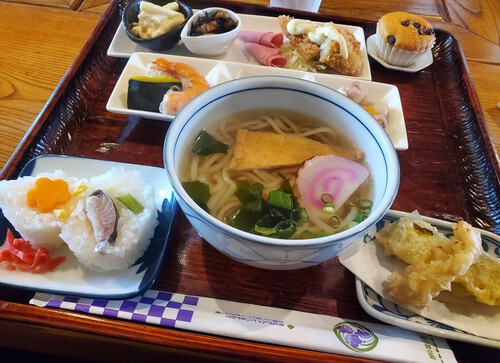 古民家カフェの輪楽でランチ
