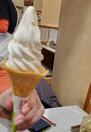 お好み焼き「みらく」でソフトクリーム