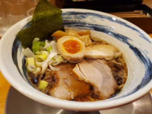 街中ラーメン店「神龍」