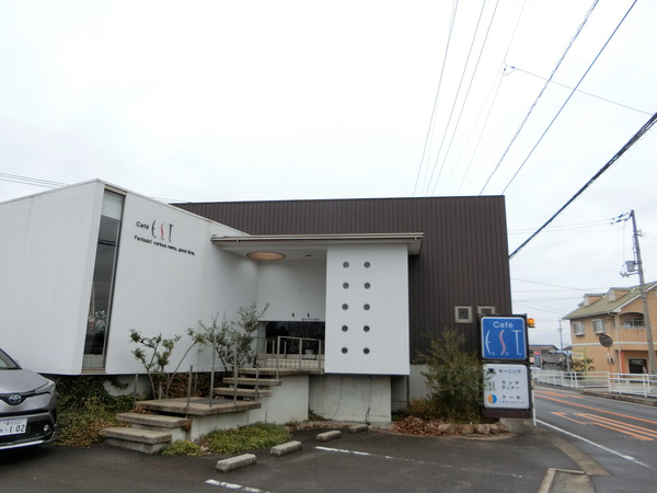 行きずりの『Cafe EST』でランチ