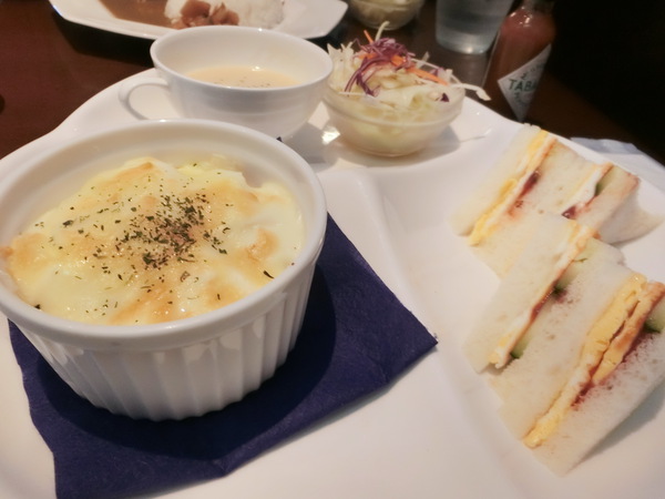 行きずりの『Cafe EST』でランチ