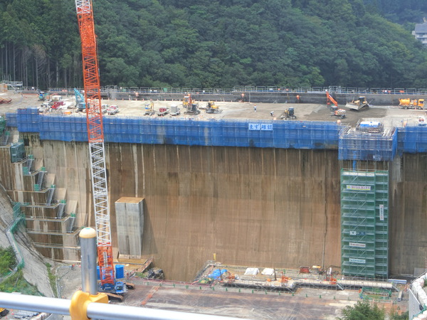 椛川ダムの工事見学ができるよ。