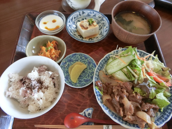 大人がくつろげるカフェ