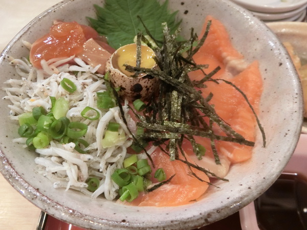 メニューの張り紙に釣られて入ったランチが正解だった。