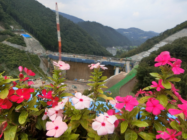 椛川ダムの工事見学ができるよ。