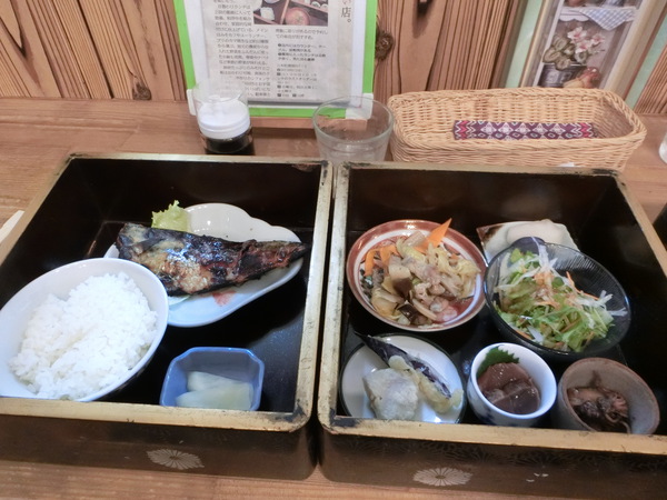 山の中だけど、みんなが行く「Café杢・杢」
