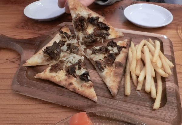 カフェのような肉バル『マックイーン』