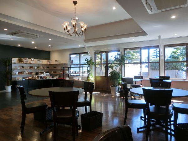 『Caféにがり衞門』で活き車海老ランチを食べる。