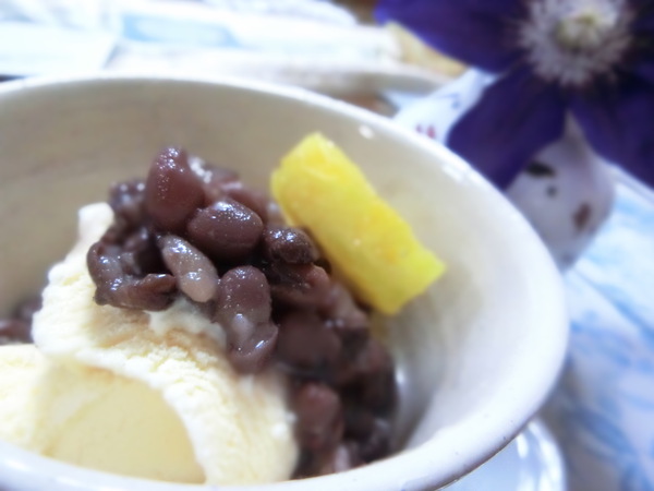小豆アイスを作って食べる。