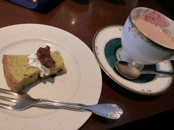 行きずりの『Cafe EST』でランチ