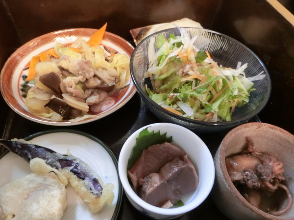山の中だけど、みんなが行く「Café杢・杢」