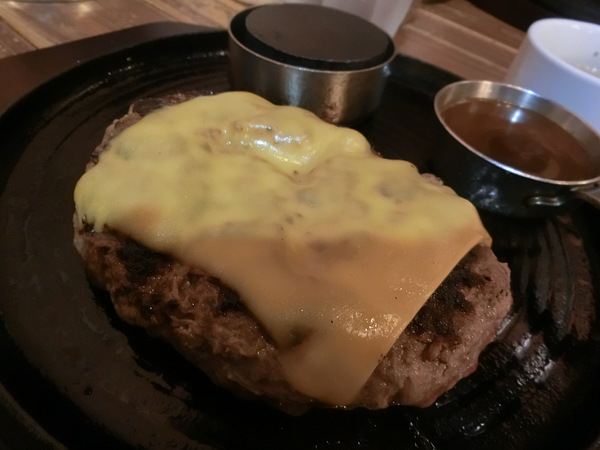 孫っちと行ったランチ店は、ステーキバル