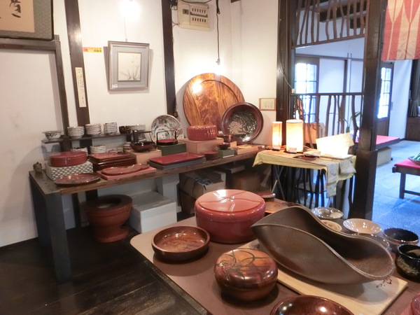 「茶房 古遊楽」で和風パフェを食べて一時暑さ忘れる。