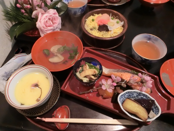 お雛さま膳を『カフェド 彩花』で