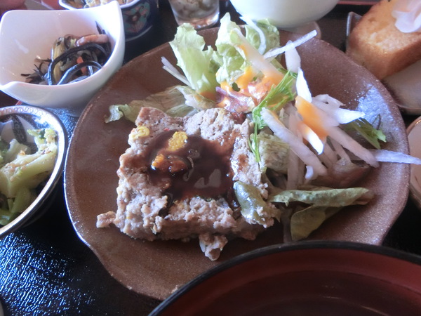 仲良しご夫婦との食事会は「コトラトラ珈琲」