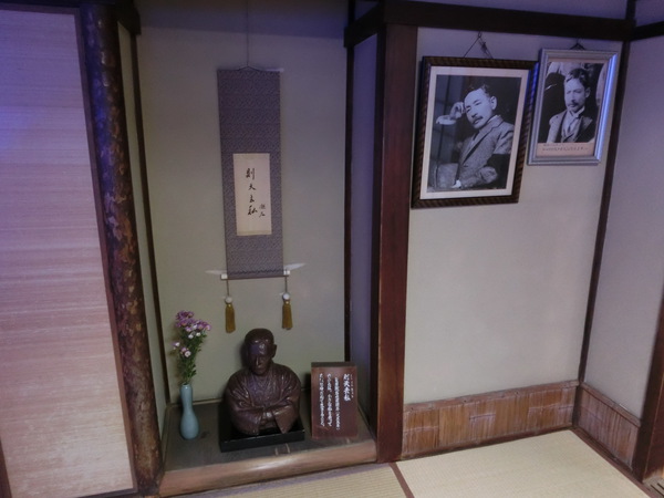 道後温泉へ行く。