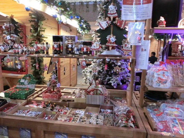 丸亀グリーン広場でクリスマスマーケット