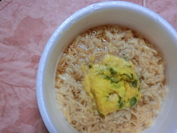 つられて、元祖チキンラーメンを買って帰る。