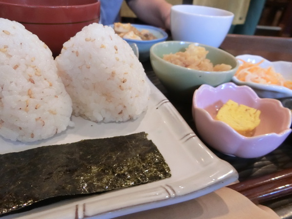 ハスとモーニングとエアーショーの長い一日