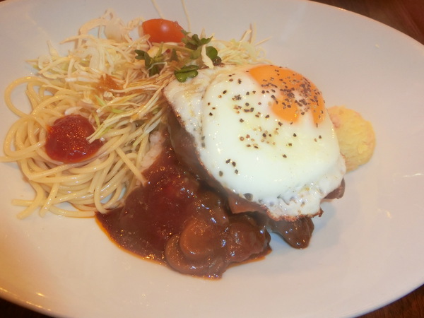 初ランチ店は、ハワイアン気分で？