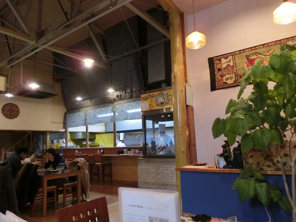 パキスタンインドカレーの店へ行く。