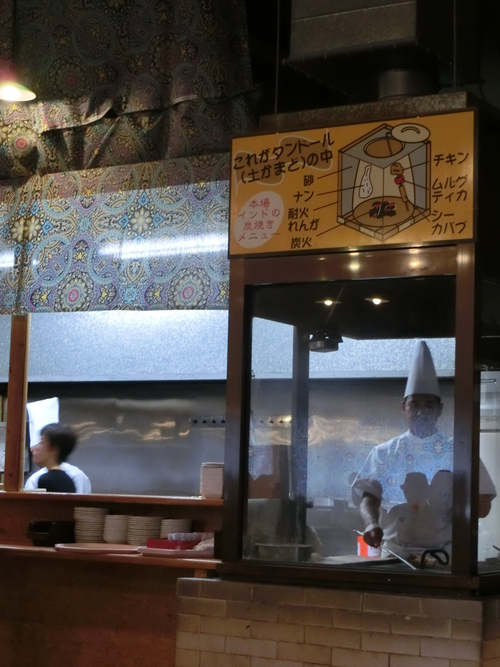 パキスタンインドカレーの店へ行く。