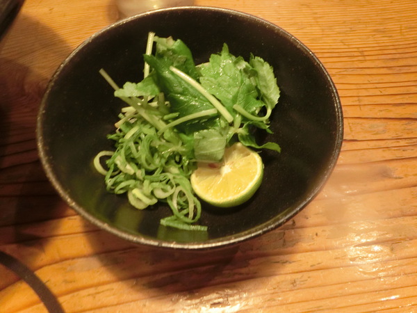 東の人気のうどん店「まはろ」へ行く。