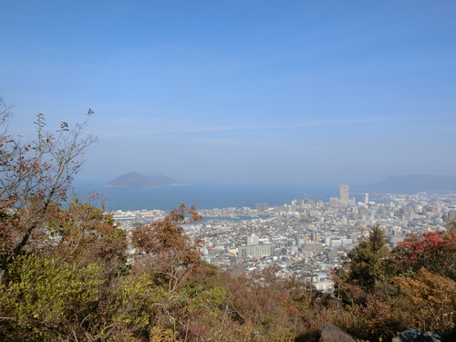 見ごろの紅葉をふたり占め