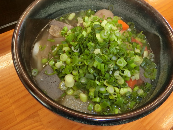 目の前で天ぷらが揚がるうどんや