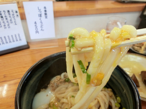 目の前で天ぷらが揚がるうどんや
