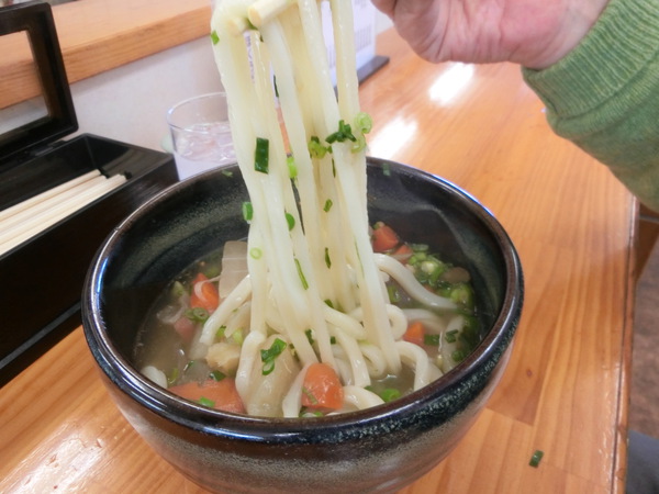 目の前で天ぷらが揚がるうどんや