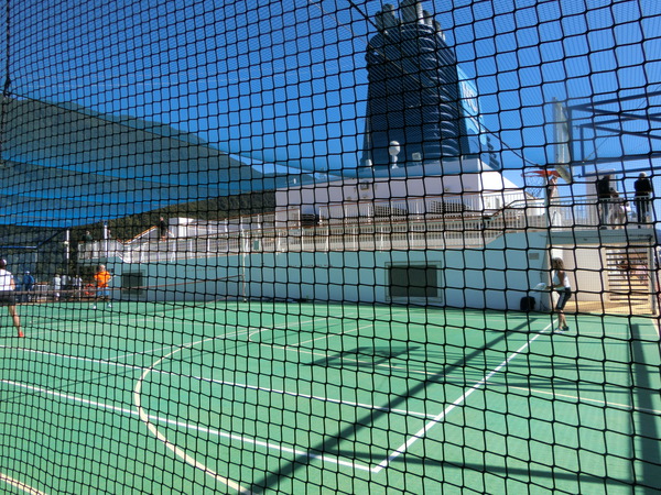 強風と高波で上陸断念