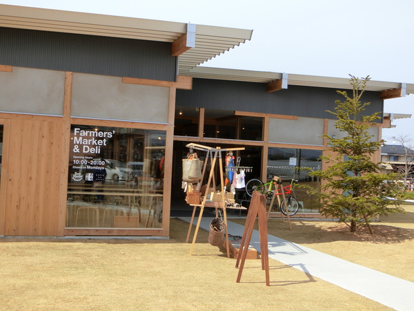 おしゃれな『井戸モール』へ寄る。