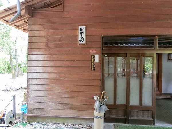別荘地のような所にランチ店があった。