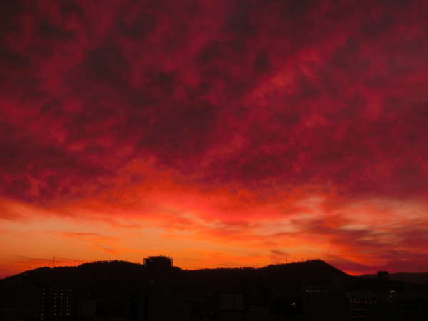 午後５時１２分の空