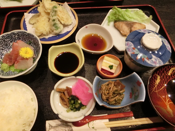 歌舞伎役者も行くと言う「魚料理かぼちゃ」へ行く
