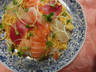 お昼は雛寿司を作って・・・