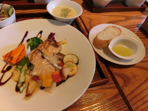 カフェスタイルＨＡＺＵＫＩでランチ