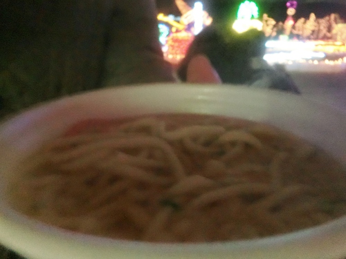 おじさんたち手作りのイルミネーション