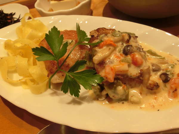 栗原はるみさんプロデュースの食事をいただいた。